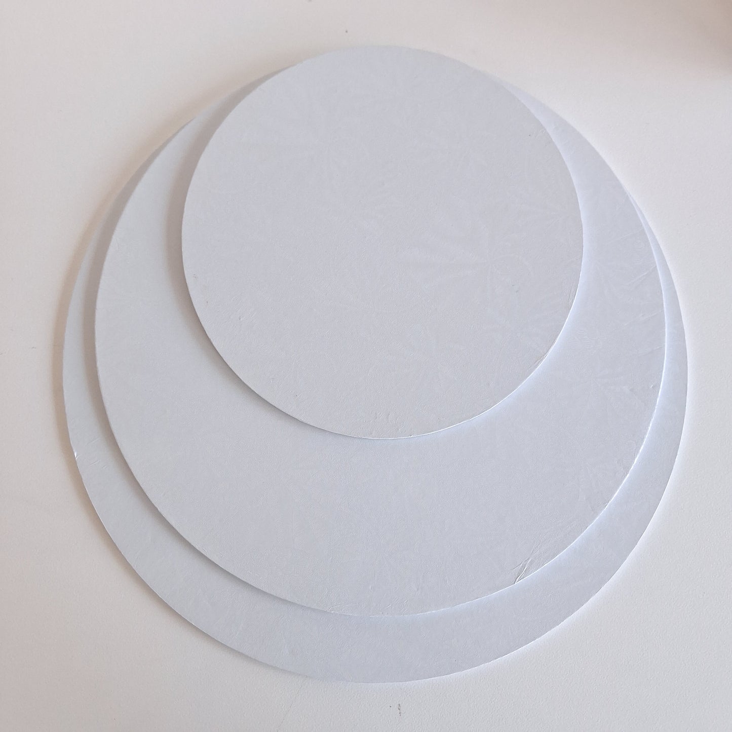 Masonite White Round Cake Boards